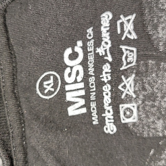 Made in USA. MISC. DESIGN STUDIO. Tee-shirt size XL - Picture 2 of 16